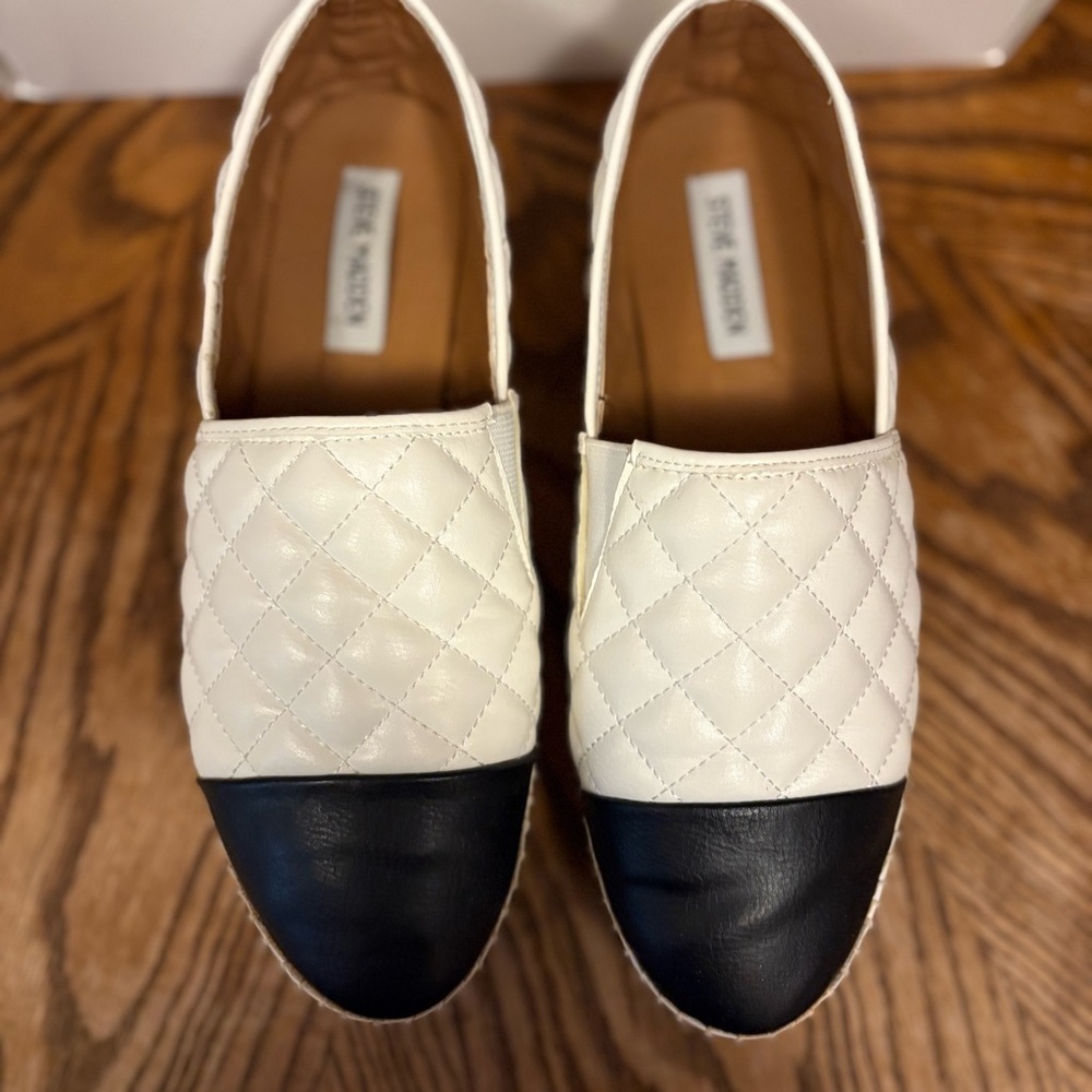 Steve Madden Quilted Cream and Black Flats (NWOT)